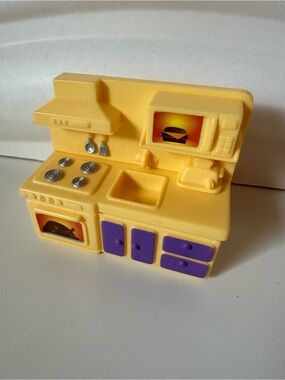 Vintage, Keenway, 1:16th Scale, Doll House Plastic Kitchen Unit yellow stove